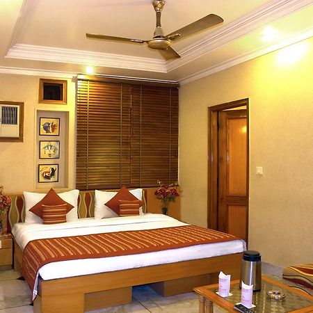 Hotel Singh International Делхи Екстериор снимка