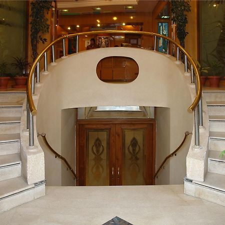Hotel Singh International Делхи Екстериор снимка
