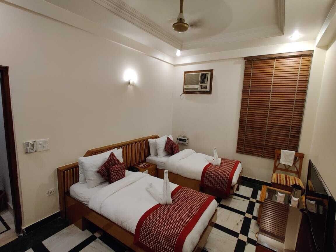 Hotel Singh International Делхи Екстериор снимка
