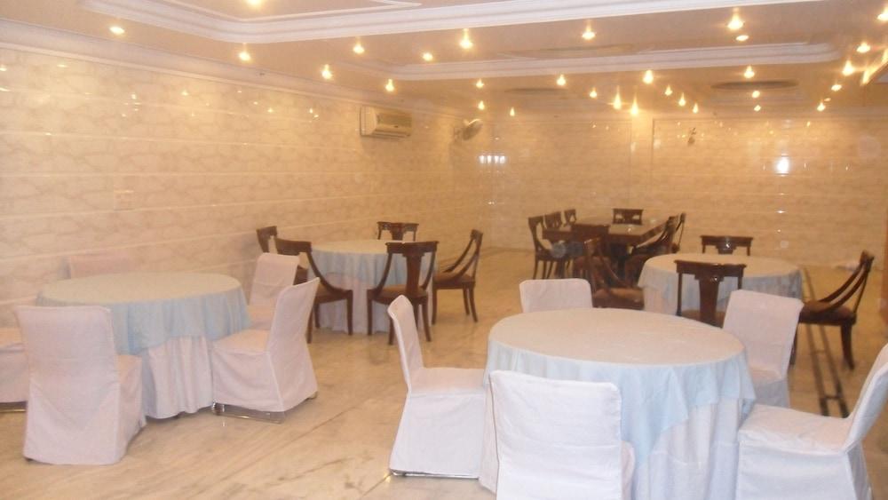 Hotel Singh International Делхи Екстериор снимка