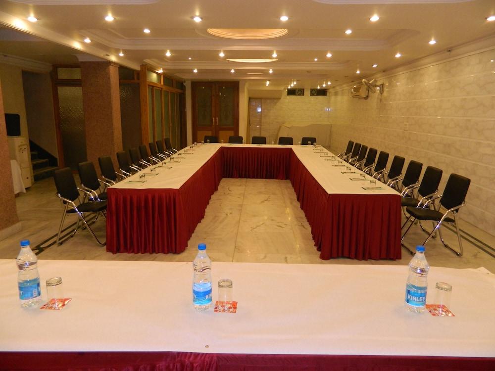 Hotel Singh International Делхи Екстериор снимка