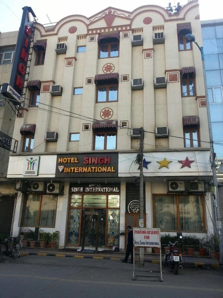 Hotel Singh International Делхи Екстериор снимка