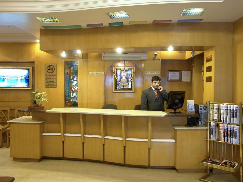 Hotel Singh International Делхи Екстериор снимка
