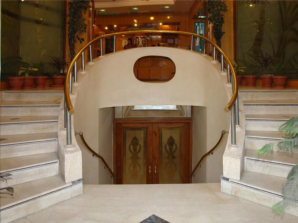 Hotel Singh International Делхи Екстериор снимка