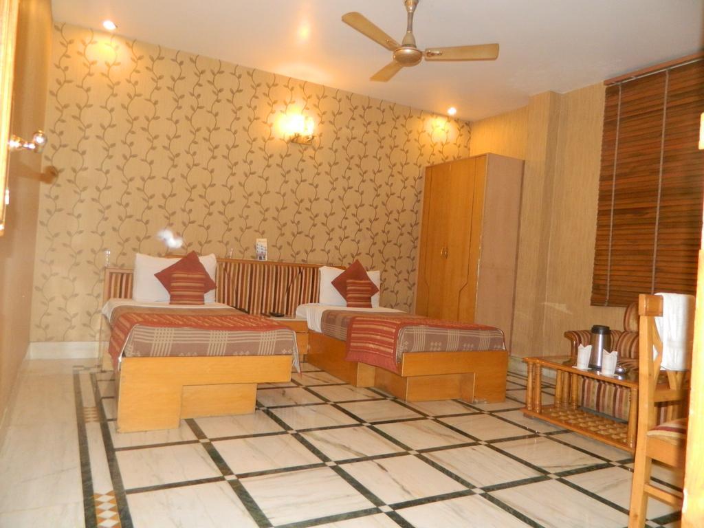 Hotel Singh International Делхи Екстериор снимка