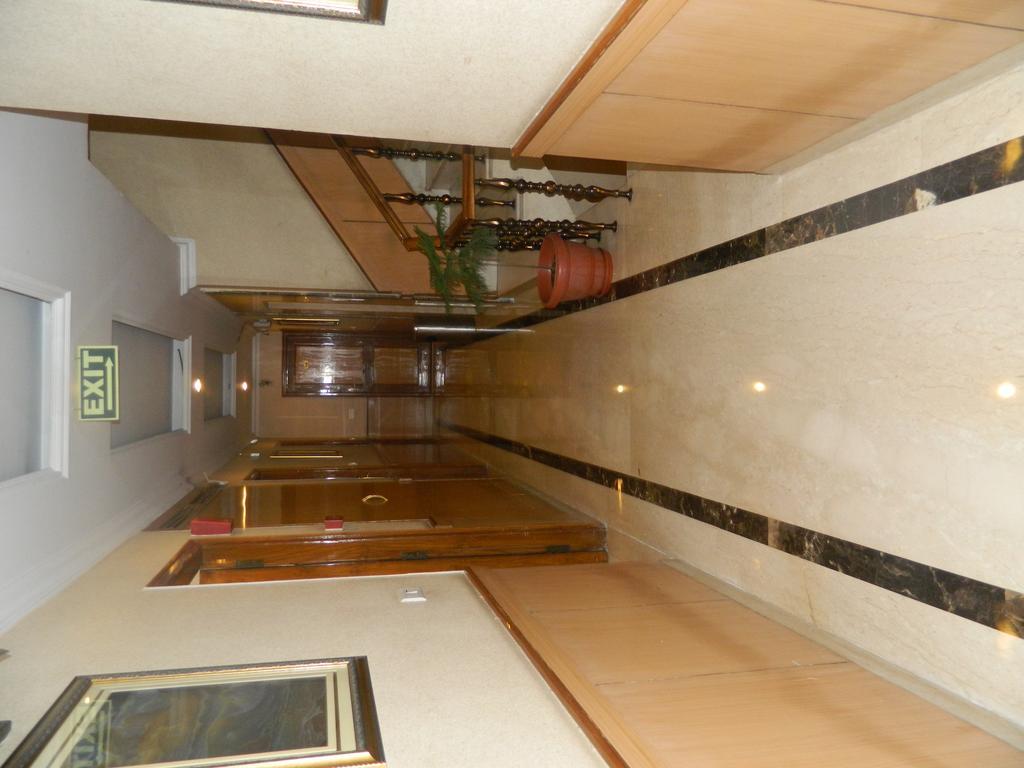 Hotel Singh International Делхи Екстериор снимка