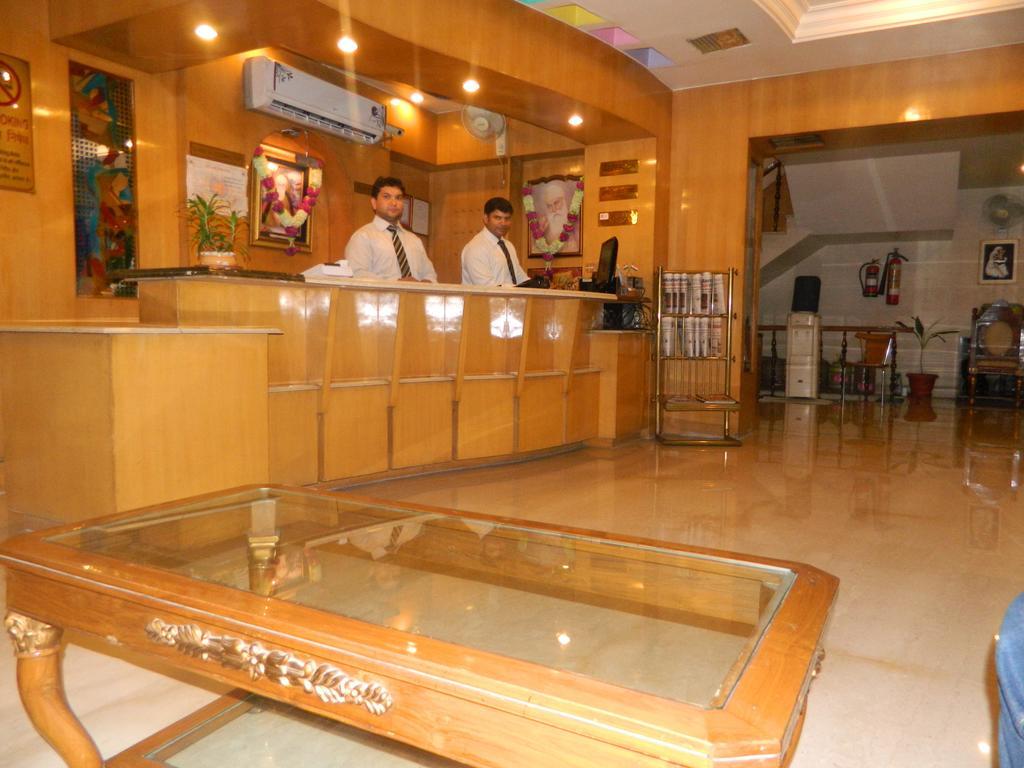 Hotel Singh International Делхи Екстериор снимка