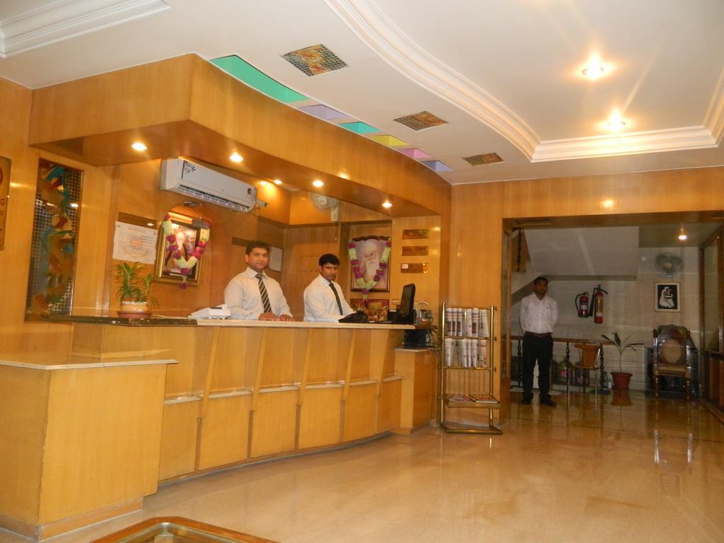 Hotel Singh International Делхи Екстериор снимка