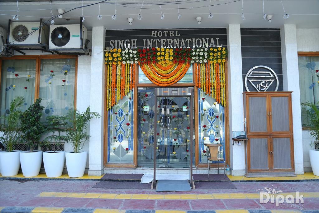 Hotel Singh International Делхи Екстериор снимка