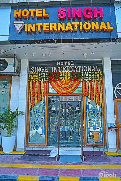 Hotel Singh International Делхи Екстериор снимка