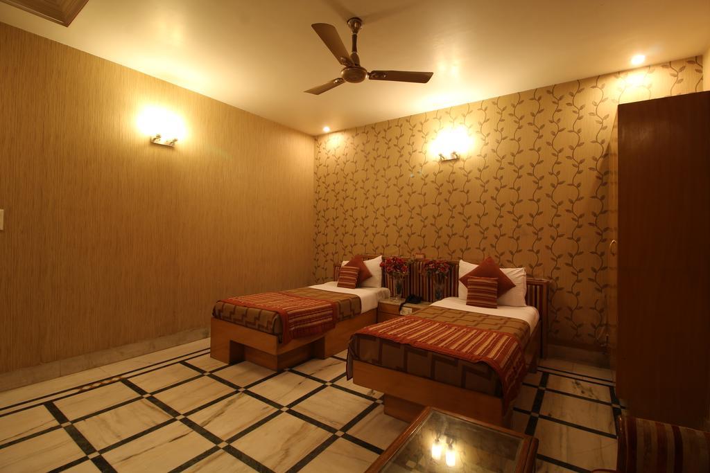 Hotel Singh International Делхи Екстериор снимка