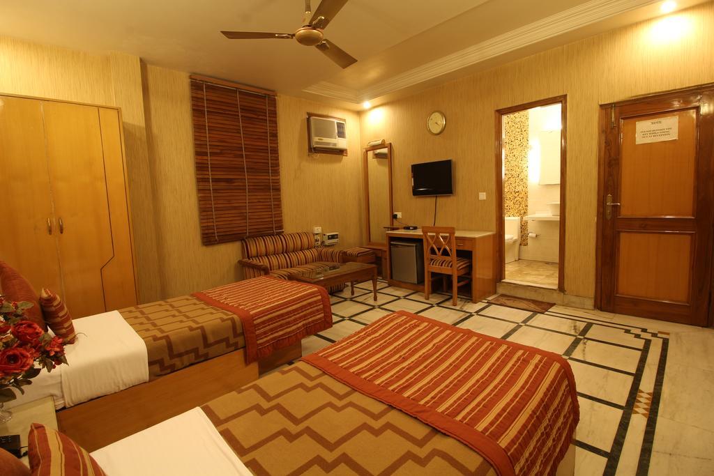 Hotel Singh International Делхи Екстериор снимка