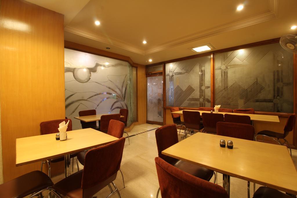 Hotel Singh International Делхи Екстериор снимка