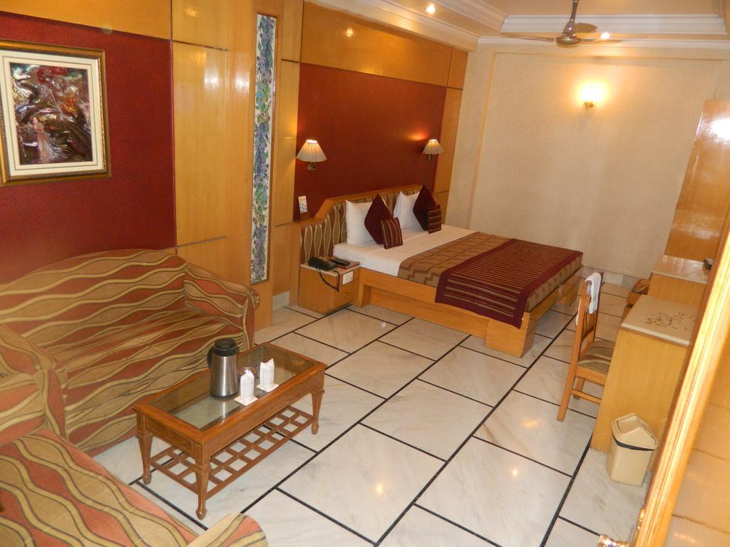 Hotel Singh International Делхи Екстериор снимка