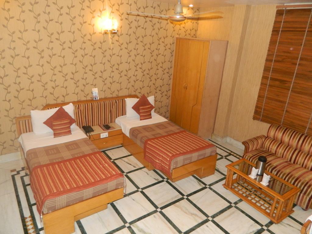 Hotel Singh International Делхи Стая снимка