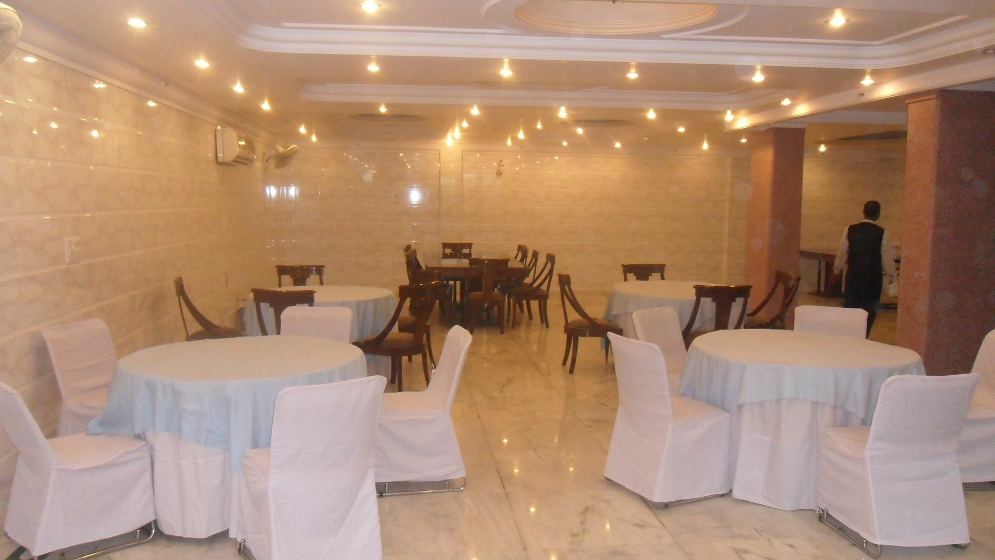 Hotel Singh International Делхи Екстериор снимка